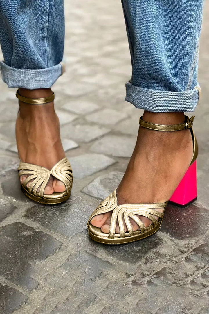Helena - Classic sandals with ankle strap and open toes